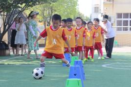 大班幼儿足球游戏玩法,大班幼儿足球游戏多样化玩法解析(图3)