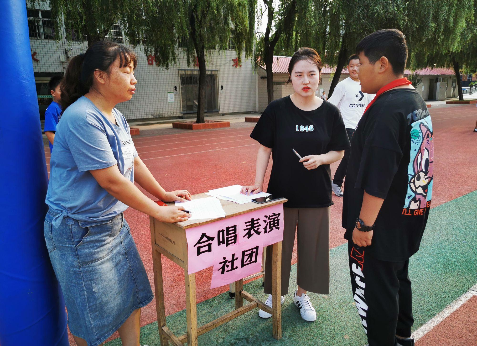 校园生活魅力尽享，试试这款游戏！