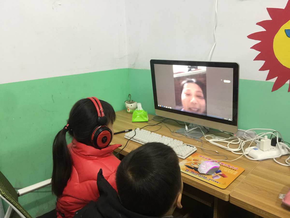 视频小孩手机游戏大全_小孩手机游戏视频_小孩玩手机游戏的视频