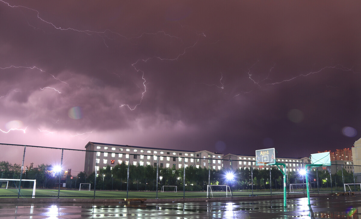 下雨动态手机墙纸图片_手机卡牌游戏小挖法_下雨小游戏手机