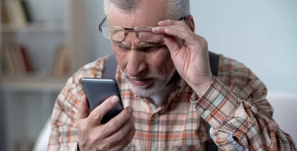 老人玩手机玩什么_小孩用老人手机玩游戏好吗_老人玩游戏用手机还是平板好