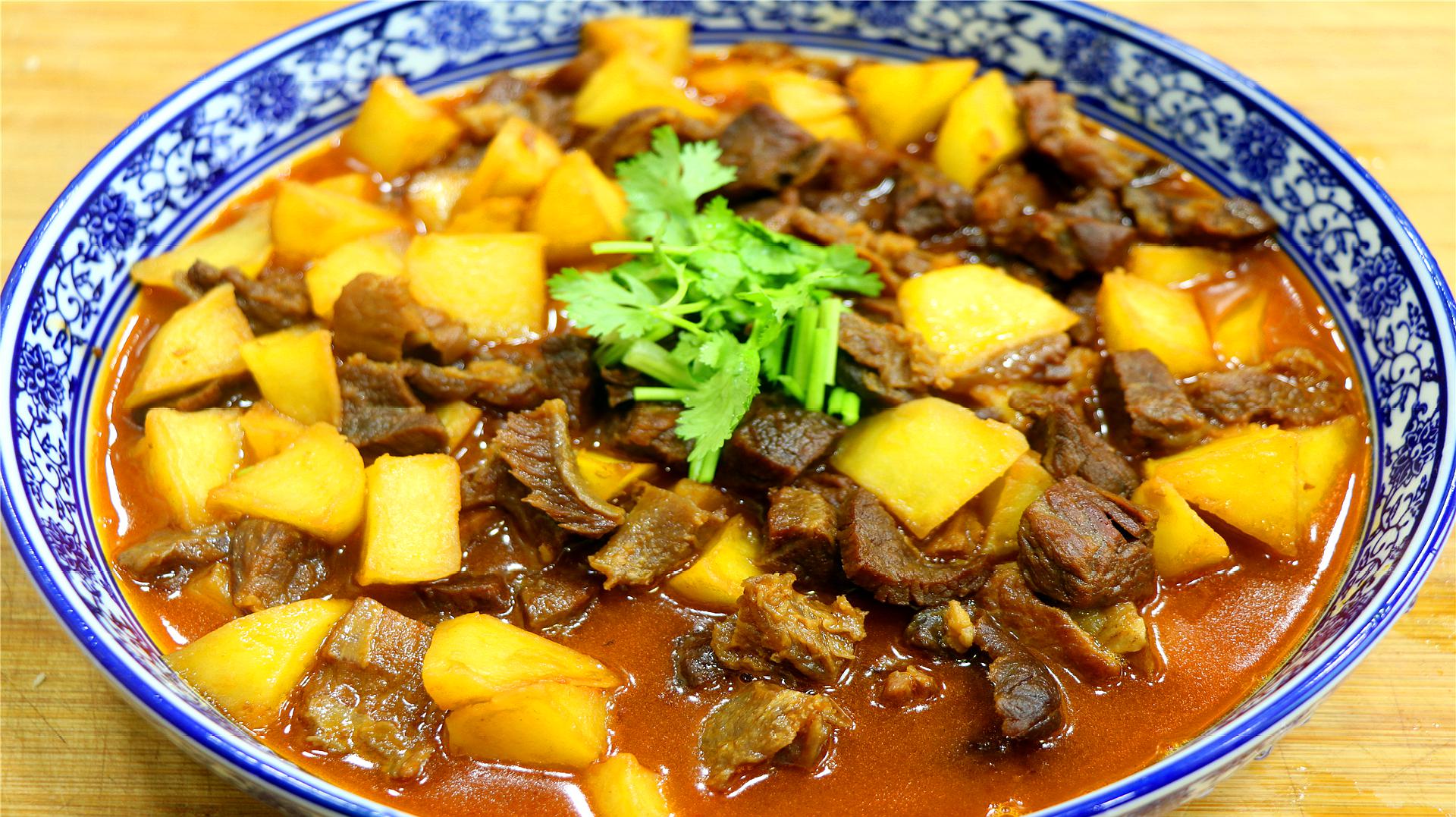 广东回南天-广东美食：香气四溢的烧腊与精致早茶，哪款更吸引你？