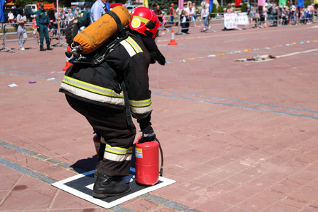 消防车救火模拟手机版游戏-玩转火场，亲身体验消防英雄的刺激救火之旅