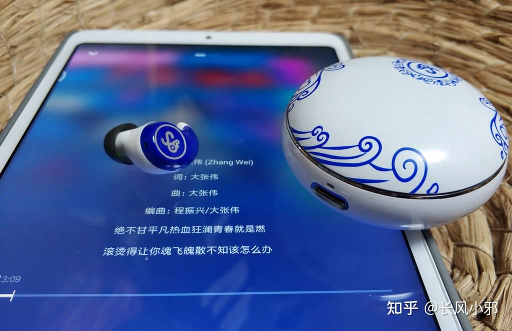 耳机仓一直亮绿灯但充不上电-耳机仓绿灯亮却充不进电，音乐爱好者的绝望与焦虑