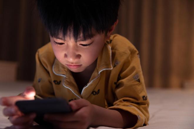 沉迷客服小孩手机游戏怎么办_沉迷客服小孩手机游戏违法吗_小孩沉迷于游戏手机客服