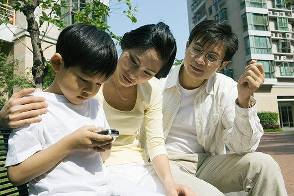 儿童拿父母的卡充游戏能退吗_儿童用父母手机充值游戏_小孩用父母手机充游戏卡