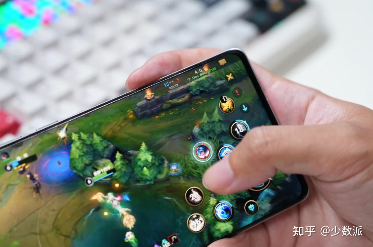 勇士雷霆游戏手机:让你体验视觉盛宴与超长续航的游戏神器(图3) 勇士雷霆游戏手机_雷霆勇士手机游戏叫什么_雷霆勇士下载