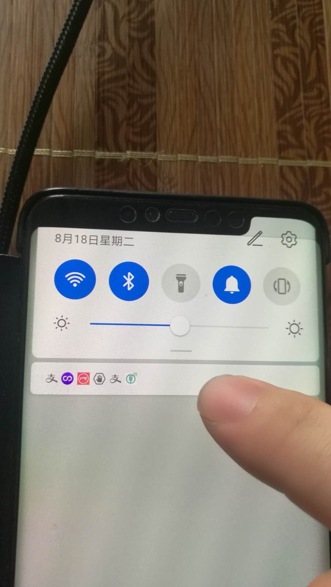 玩手机出现游戏绿屏怎么办_玩游戏手机出现绿屏_打游戏手机屏幕绿屏
