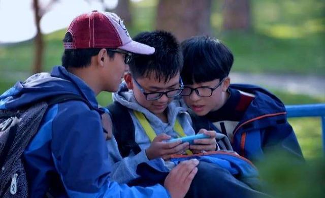 小孩玩游戏用什么手机_小孩用手机玩炒币游戏_小孩玩手机游戏有好处吗