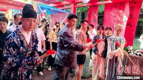 台湾投壶游戏,刘畊宏体验投壶游戏传承文化(图2) 台湾投壶游戏,刘畊宏体验投壶游戏传承文化(图2)