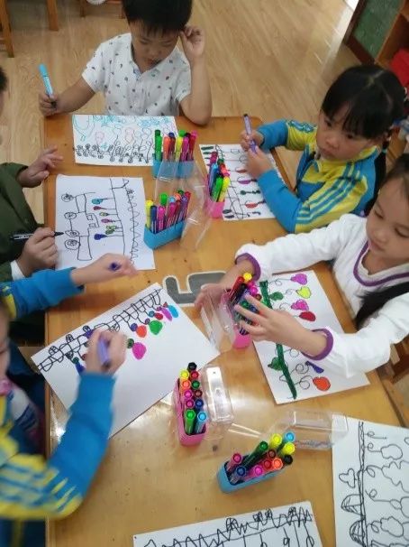 画画游戏活动,探索闭眼画画的乐趣与教育价值”