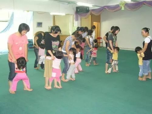 幼儿亲子游戏图片大全(图2) 幼儿亲子游戏图片大全(图2)