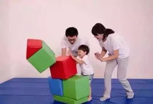 二个人在家里玩的游戏,亲子互动游戏乐翻天