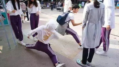 批腿游戏,打造团队默契新体验(图2) 批腿游戏,打造团队默契新体验(图2)